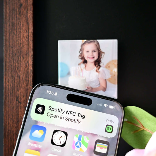 Best-selling custom photo magnets made in Canada – personalized fridge magnets with your photos Featured custom photo magnets with vibrant print and glossy finish – personalized photo gifts Personalized wedding thank you photo magnets – elegant keepsakes